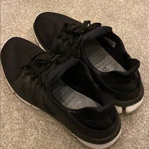 Black women’s size 11/men’s size 9 Reebok sneakers